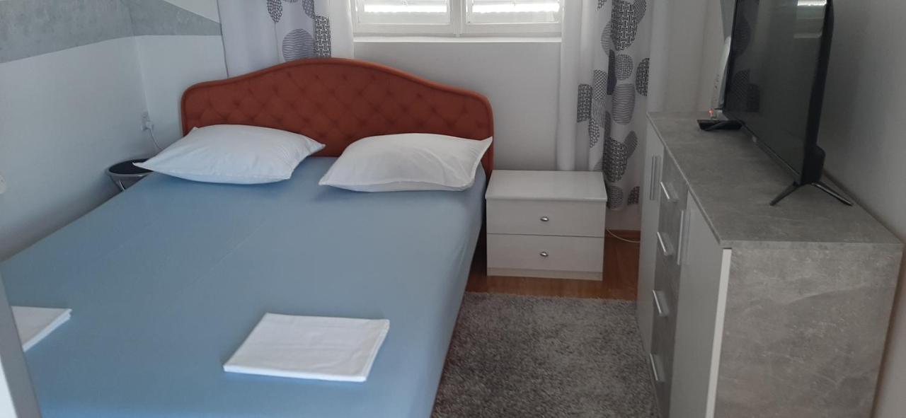 Apartment Biskupovic Dugi Rat Exterior foto